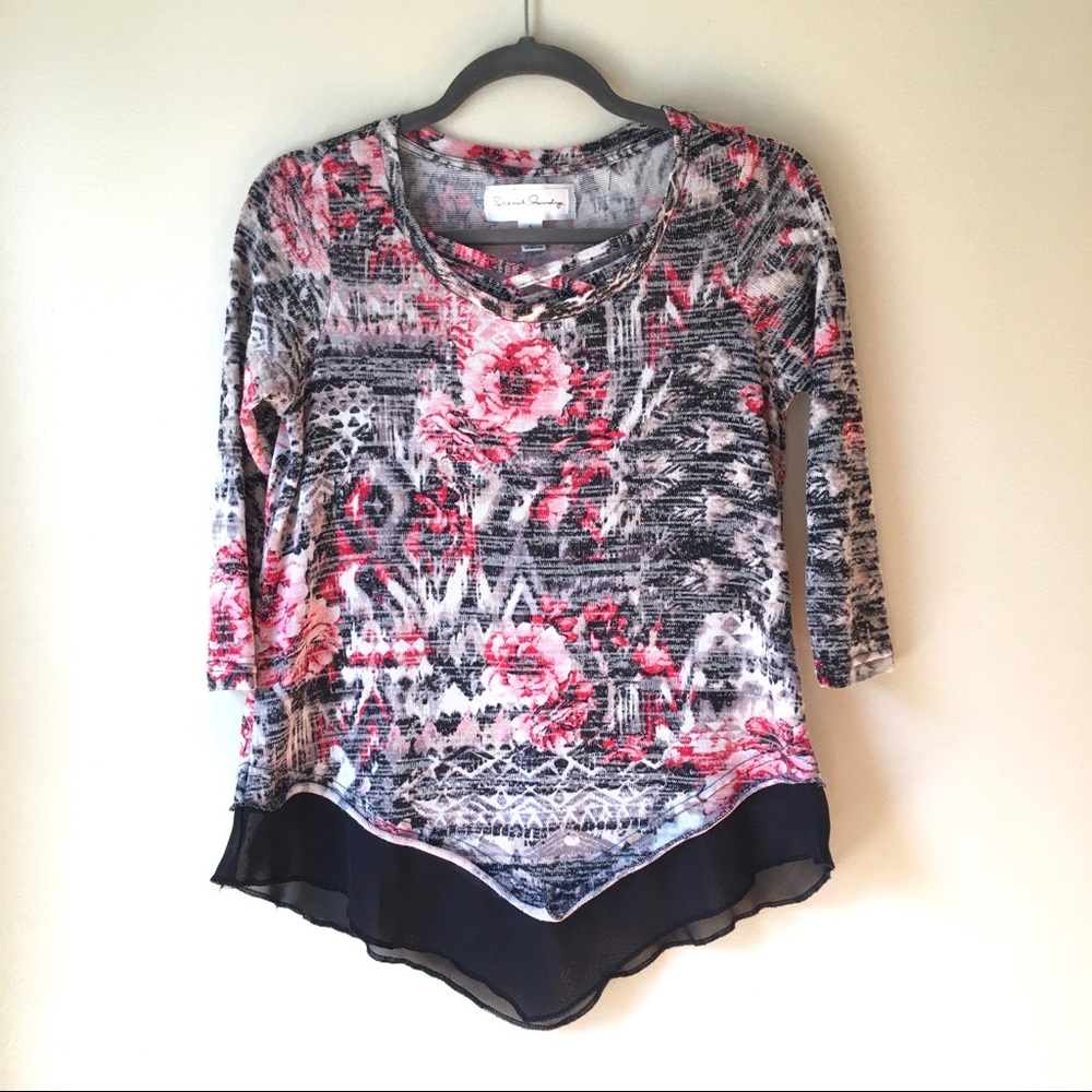 French Laundry Top Floral Size Small 3/4 sleeves V shaped hem - Picture 1 of 10